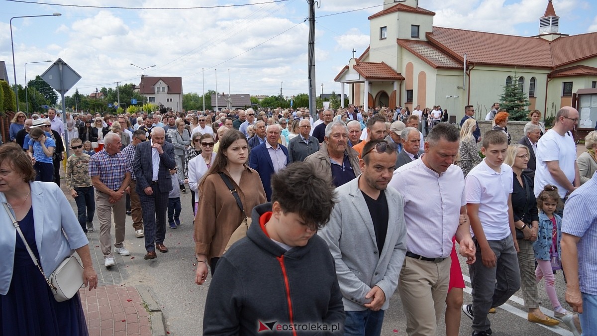 Procesja Bożego Ciała w parafii pw. NMP Królowej Rodzin [19.06.2025] - zdjęcie #129 - eOstroleka.pl