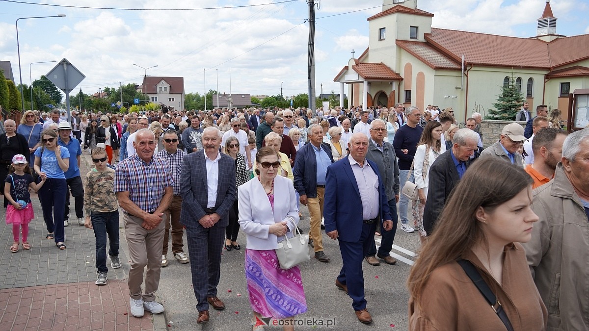 Procesja Bożego Ciała w parafii pw. NMP Królowej Rodzin [19.06.2025] - zdjęcie #121 - eOstroleka.pl