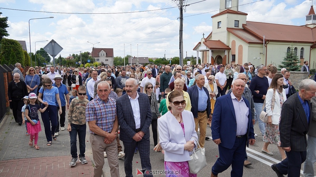 Procesja Bożego Ciała w parafii pw. NMP Królowej Rodzin [19.06.2025] - zdjęcie #118 - eOstroleka.pl