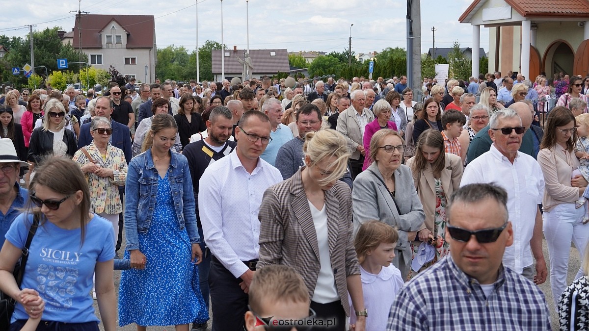 Procesja Bożego Ciała w parafii pw. NMP Królowej Rodzin [19.06.2025] - zdjęcie #109 - eOstroleka.pl
