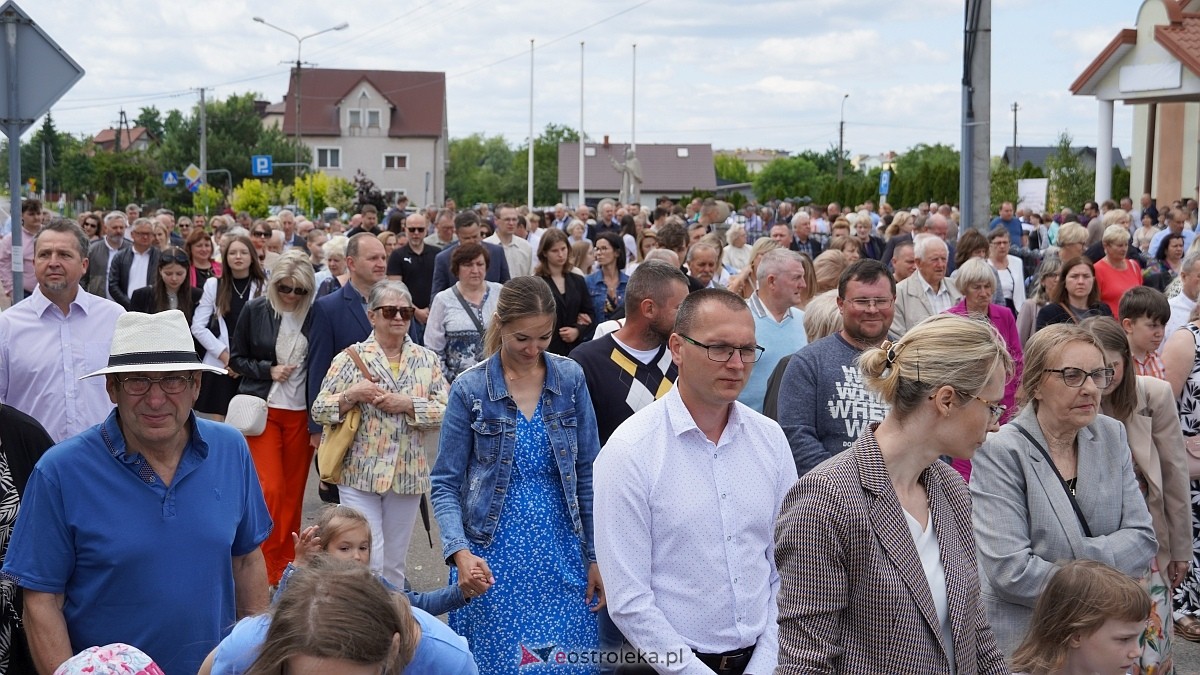 Procesja Bożego Ciała w parafii pw. NMP Królowej Rodzin [19.06.2025] - zdjęcie #106 - eOstroleka.pl