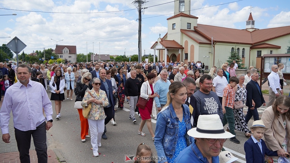 Procesja Bożego Ciała w parafii pw. NMP Królowej Rodzin [19.06.2025] - zdjęcie #94 - eOstroleka.pl