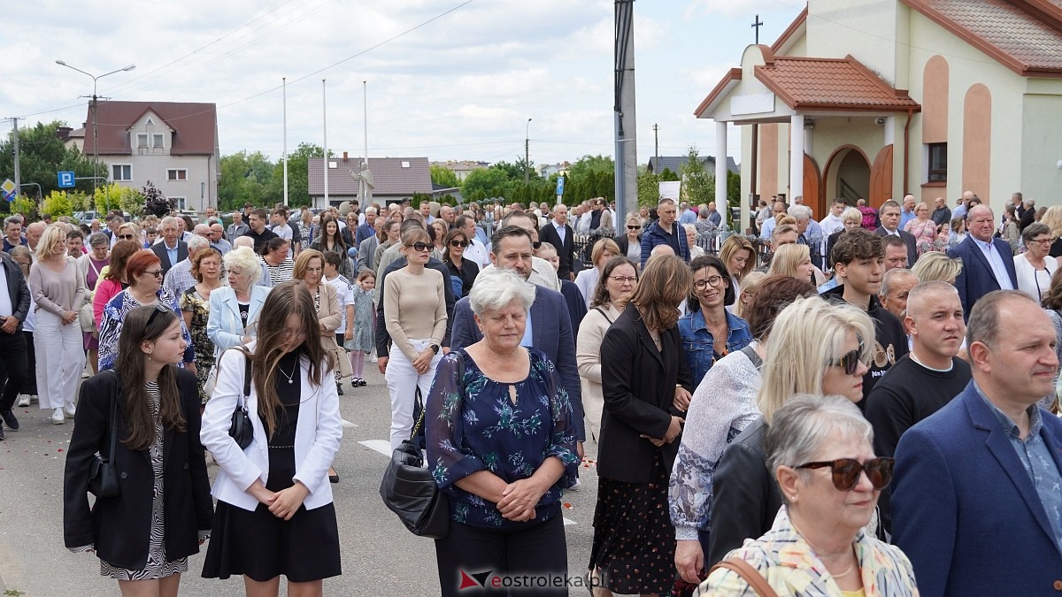 Procesja Bożego Ciała w parafii pw. NMP Królowej Rodzin [19.06.2025] - zdjęcie #85 - eOstroleka.pl