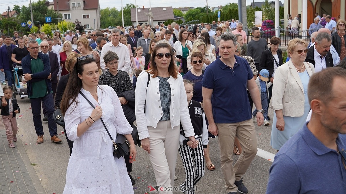Procesja Bożego Ciała w parafii pw. NMP Królowej Rodzin [19.06.2025] - zdjęcie #61 - eOstroleka.pl