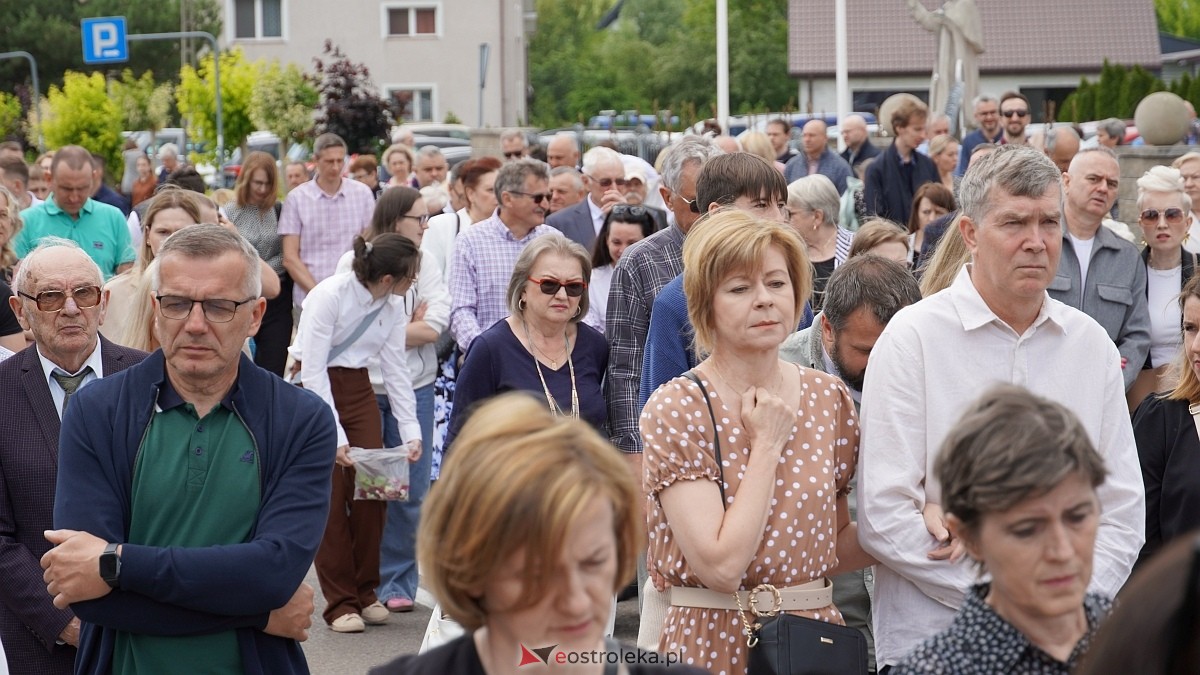 Procesja Bożego Ciała w parafii pw. NMP Królowej Rodzin [19.06.2025] - zdjęcie #58 - eOstroleka.pl