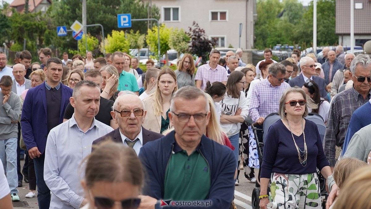 Procesja Bożego Ciała w parafii pw. NMP Królowej Rodzin [19.06.2025] - zdjęcie #52 - eOstroleka.pl