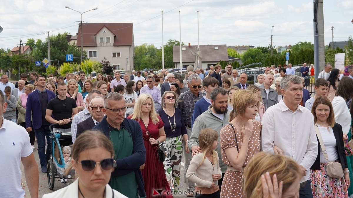 Procesja Bożego Ciała w parafii pw. NMP Królowej Rodzin [19.06.2025] - zdjęcie #49 - eOstroleka.pl