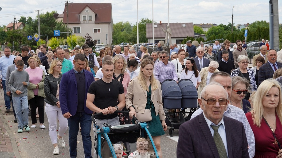 Procesja Bożego Ciała w parafii pw. NMP Królowej Rodzin [19.06.2025] - zdjęcie #43 - eOstroleka.pl
