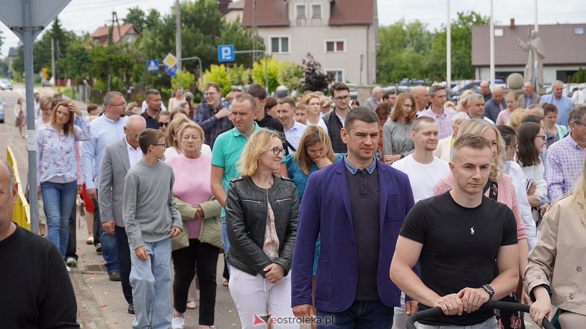 Procesja Bożego Ciała w parafii pw. NMP Królowej Rodzin [19.06.2025] - zdjęcie #41 - eOstroleka.pl