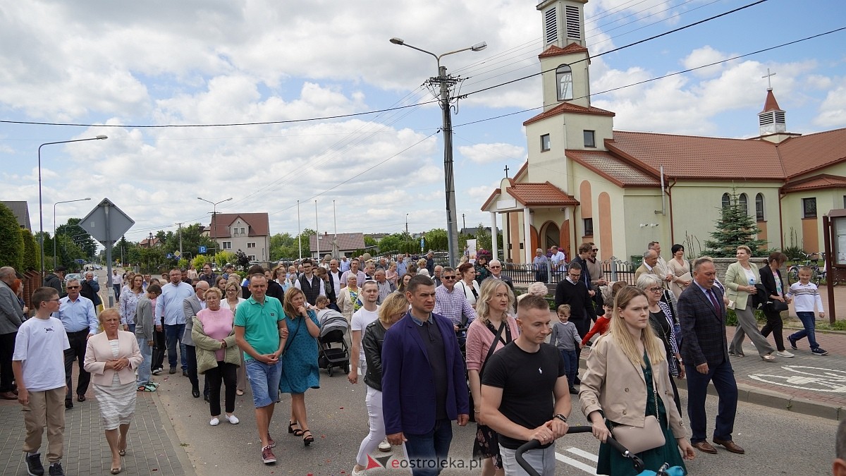 Procesja Bożego Ciała w parafii pw. NMP Królowej Rodzin [19.06.2025] - zdjęcie #33 - eOstroleka.pl