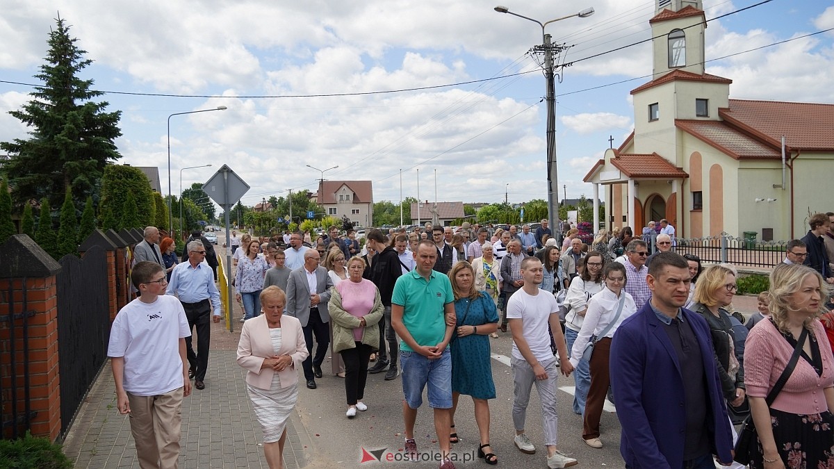 Procesja Bożego Ciała w parafii pw. NMP Królowej Rodzin [19.06.2025] - zdjęcie #29 - eOstroleka.pl