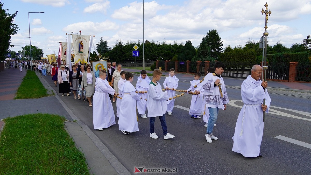 Procesja Bożego Ciała w parafii pw. NMP Królowej Rodzin [19.06.2025] - zdjęcie #23 - eOstroleka.pl