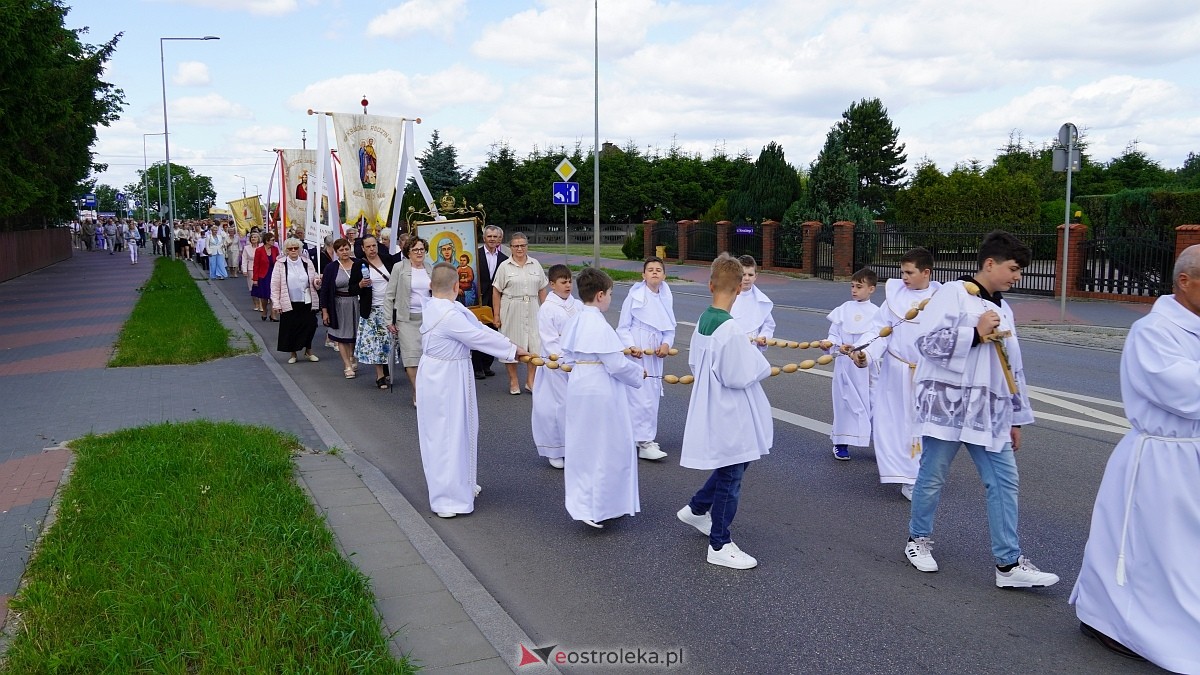 Procesja Bożego Ciała w parafii pw. NMP Królowej Rodzin [19.06.2025] - zdjęcie #155 - eOstroleka.pl