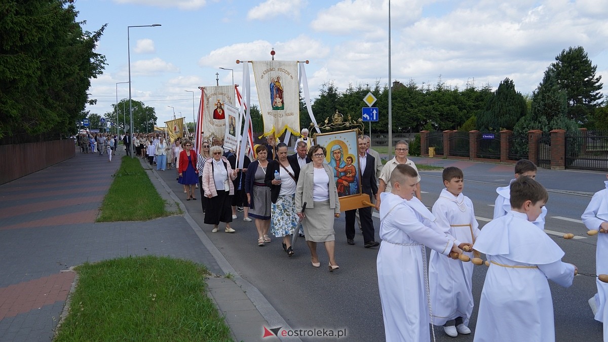 Procesja Bożego Ciała w parafii pw. NMP Królowej Rodzin [19.06.2025] - zdjęcie #153 - eOstroleka.pl