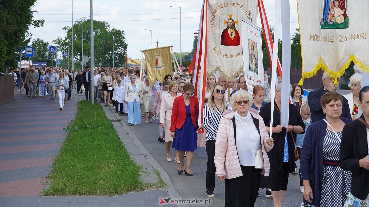 Procesja Bożego Ciała w parafii pw. NMP Królowej Rodzin [19.06.2025] - zdjęcie #151 - eOstroleka.pl