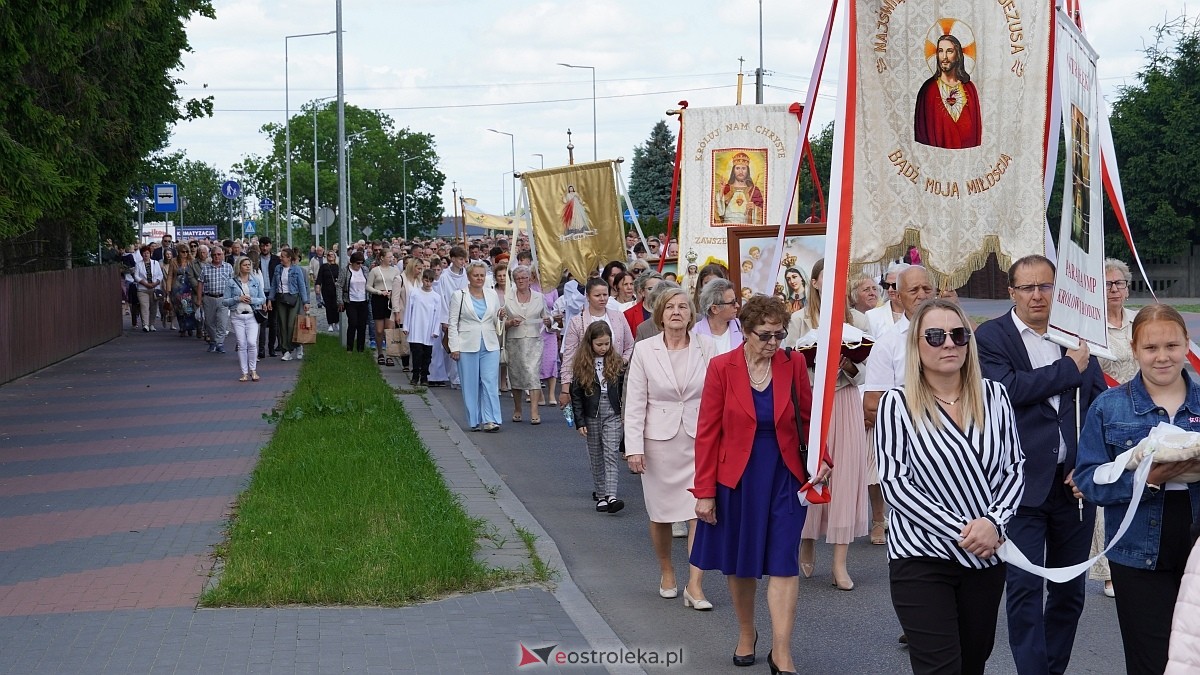 Procesja Bożego Ciała w parafii pw. NMP Królowej Rodzin [19.06.2025] - zdjęcie #144 - eOstroleka.pl