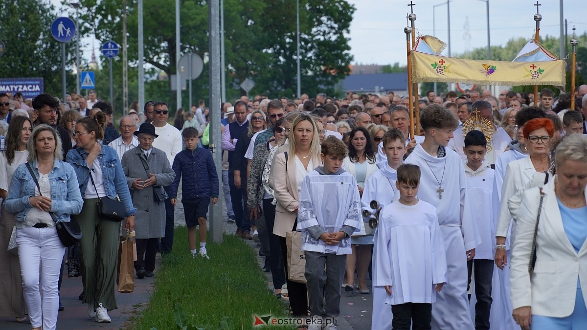 Procesja Bożego Ciała w parafii pw. NMP Królowej Rodzin [19.06.2025] - zdjęcie #134 - eOstroleka.pl