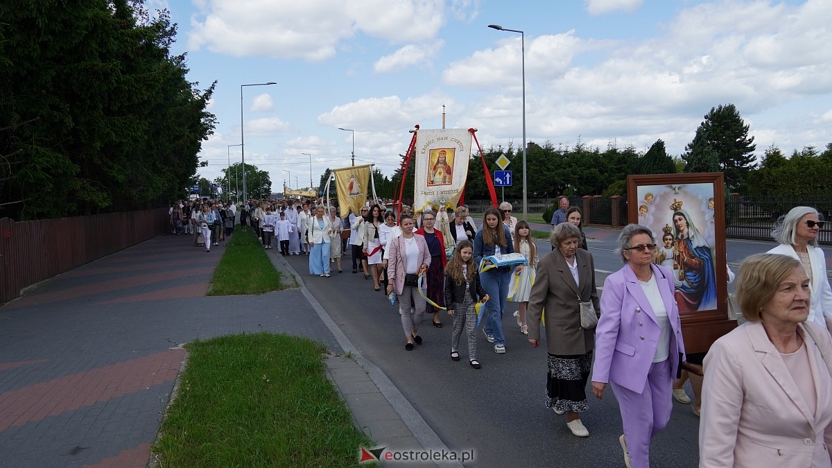 Procesja Bożego Ciała w parafii pw. NMP Królowej Rodzin [19.06.2025] - zdjęcie #130 - eOstroleka.pl