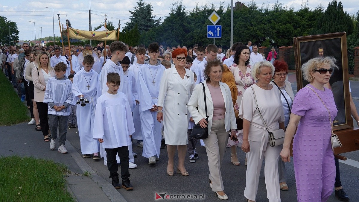 Procesja Bożego Ciała w parafii pw. NMP Królowej Rodzin [19.06.2025] - zdjęcie #113 - eOstroleka.pl