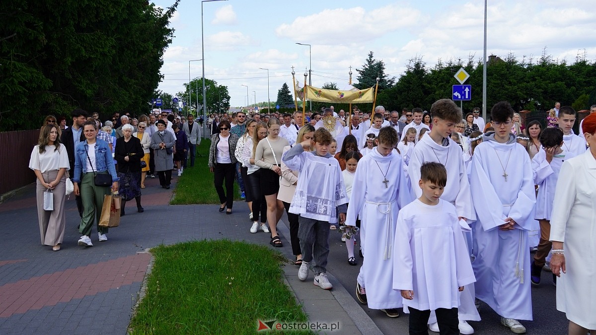 Procesja Bożego Ciała w parafii pw. NMP Królowej Rodzin [19.06.2025] - zdjęcie #101 - eOstroleka.pl