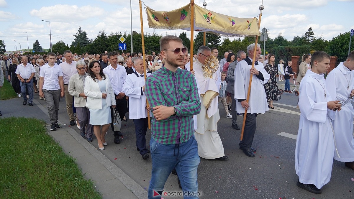 Procesja Bożego Ciała w parafii pw. NMP Królowej Rodzin [19.06.2025] - zdjęcie #68 - eOstroleka.pl