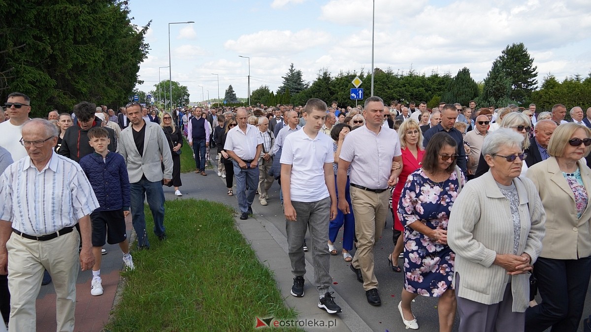 Procesja Bożego Ciała w parafii pw. NMP Królowej Rodzin [19.06.2025] - zdjęcie #53 - eOstroleka.pl