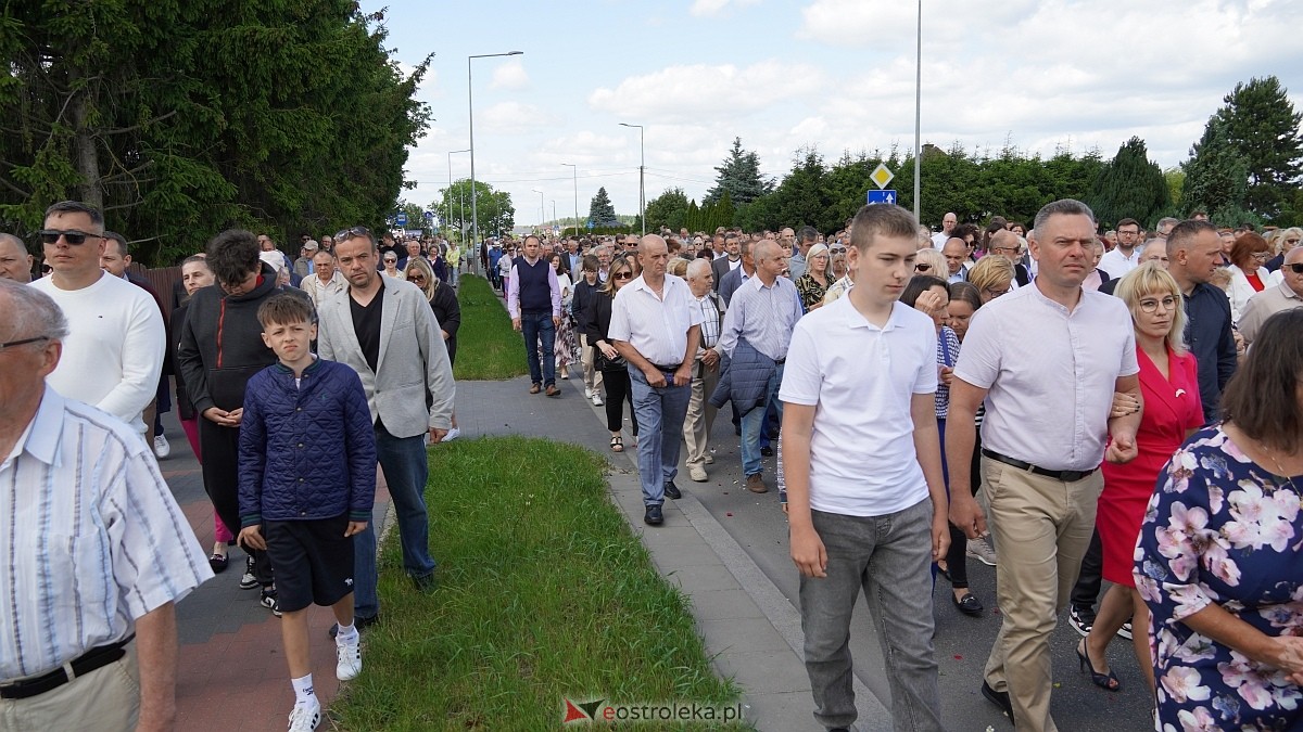 Procesja Bożego Ciała w parafii pw. NMP Królowej Rodzin [19.06.2025] - zdjęcie #50 - eOstroleka.pl