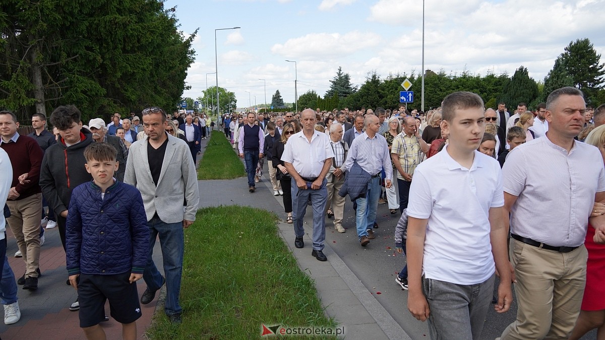 Procesja Bożego Ciała w parafii pw. NMP Królowej Rodzin [19.06.2025] - zdjęcie #48 - eOstroleka.pl