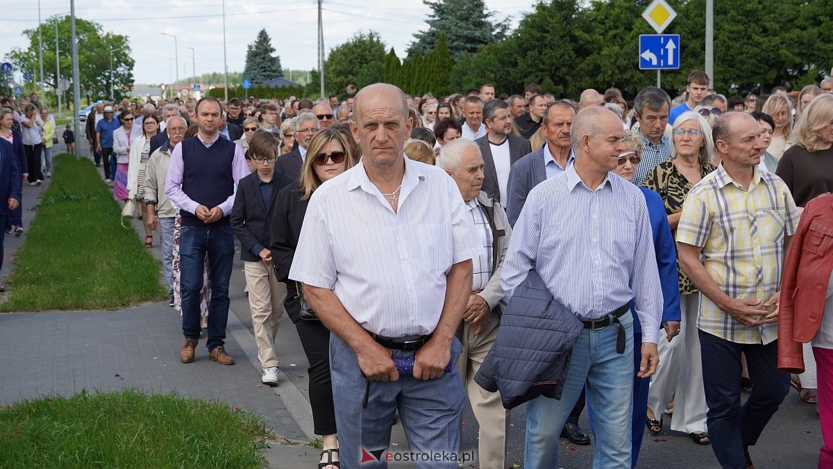 Procesja Bożego Ciała w parafii pw. NMP Królowej Rodzin [19.06.2025] - zdjęcie #46 - eOstroleka.pl