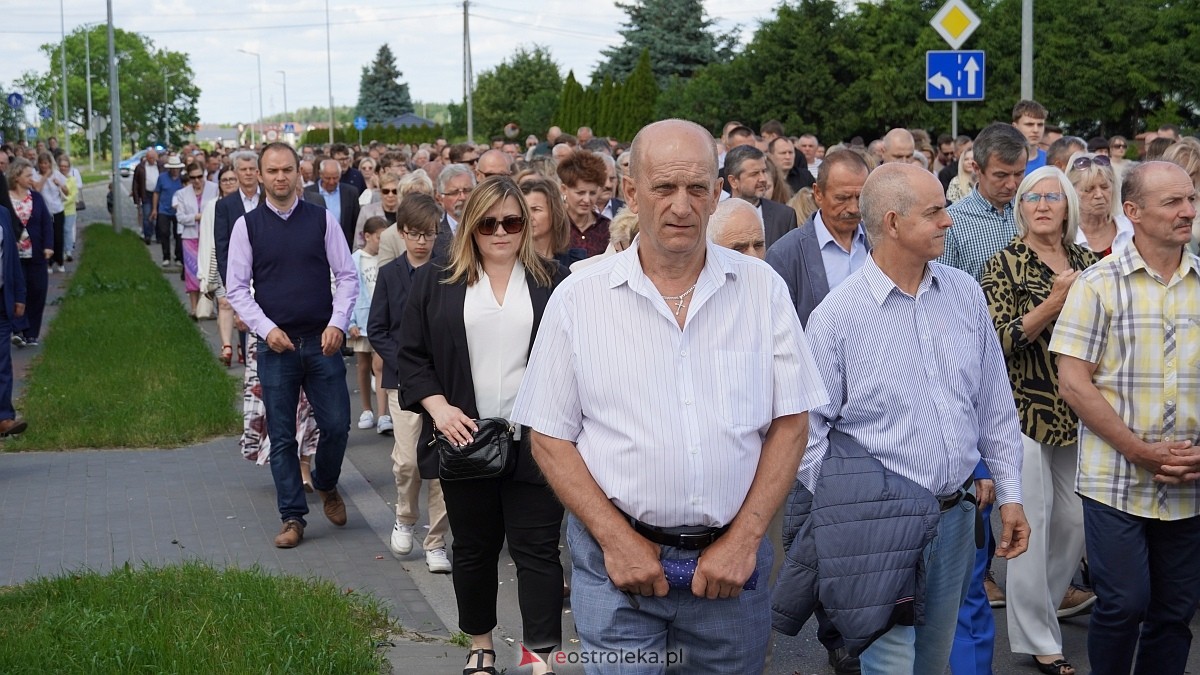 Procesja Bożego Ciała w parafii pw. NMP Królowej Rodzin [19.06.2025] - zdjęcie #44 - eOstroleka.pl