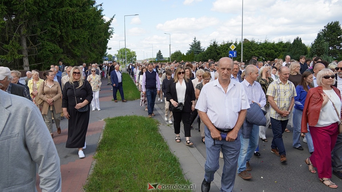 Procesja Bożego Ciała w parafii pw. NMP Królowej Rodzin [19.06.2025] - zdjęcie #42 - eOstroleka.pl