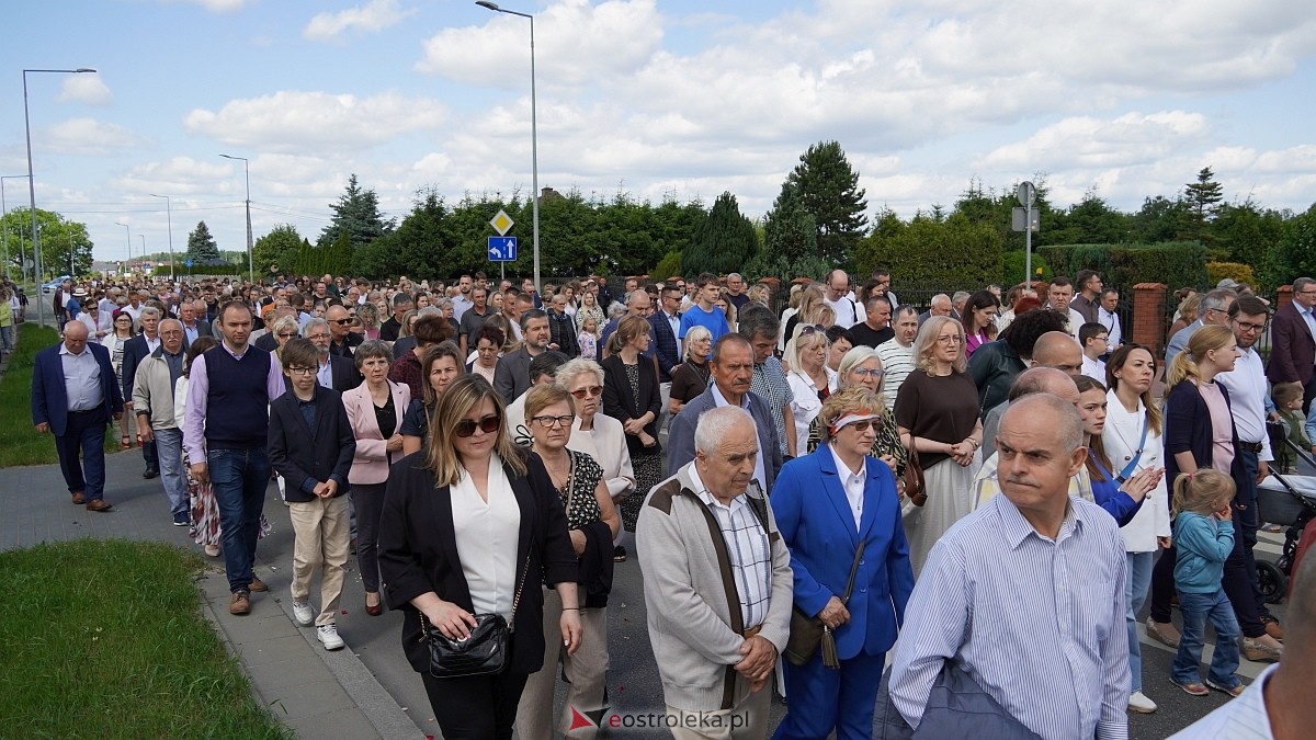Procesja Bożego Ciała w parafii pw. NMP Królowej Rodzin [19.06.2025] - zdjęcie #38 - eOstroleka.pl