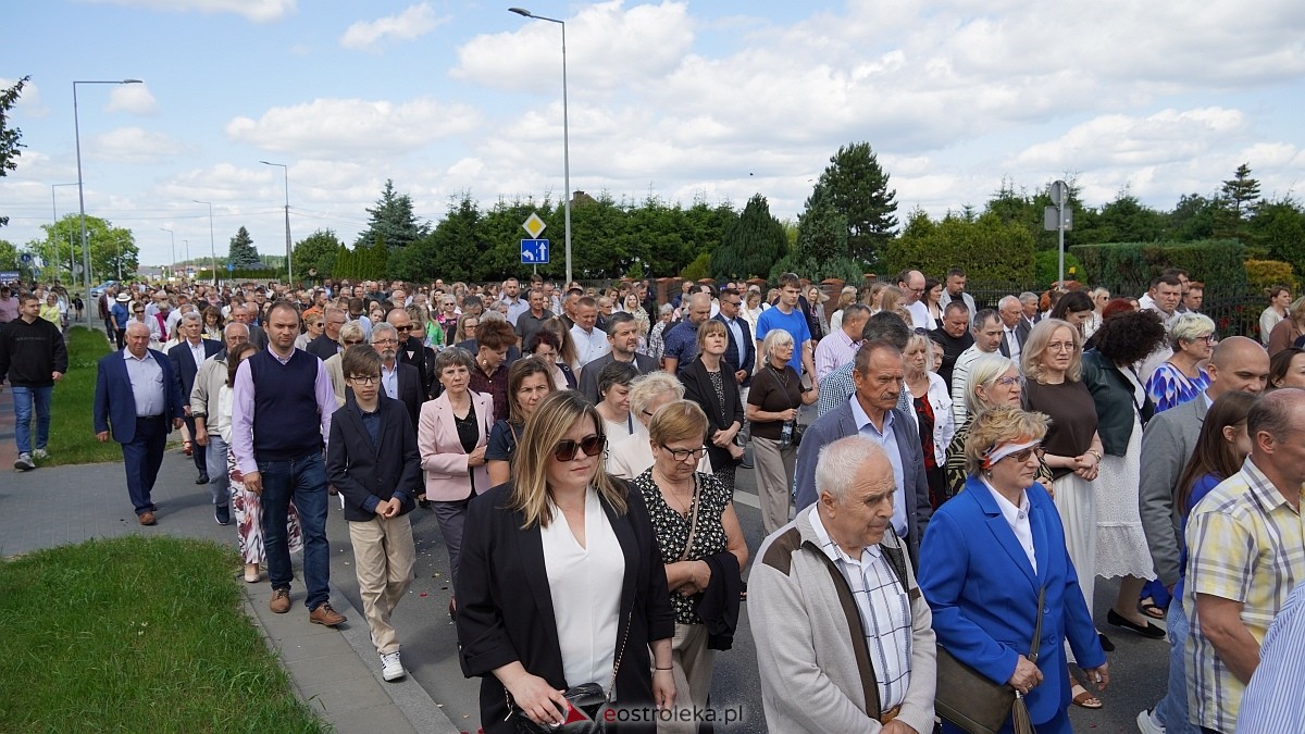 Procesja Bożego Ciała w parafii pw. NMP Królowej Rodzin [19.06.2025] - zdjęcie #36 - eOstroleka.pl