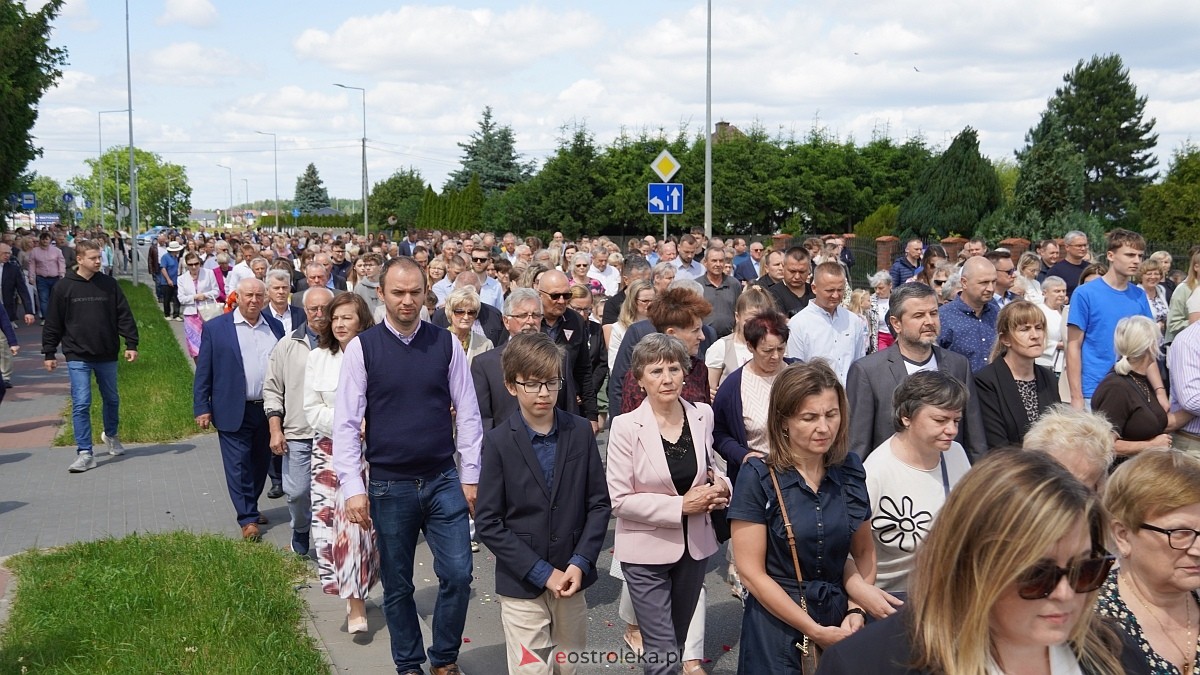 Procesja Bożego Ciała w parafii pw. NMP Królowej Rodzin [19.06.2025] - zdjęcie #34 - eOstroleka.pl