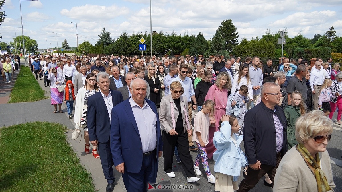 Procesja Bożego Ciała w parafii pw. NMP Królowej Rodzin [19.06.2025] - zdjęcie #32 - eOstroleka.pl