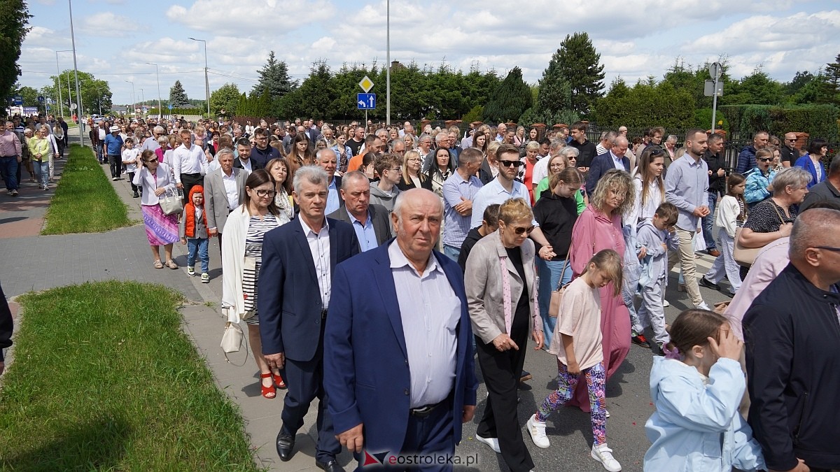 Procesja Bożego Ciała w parafii pw. NMP Królowej Rodzin [19.06.2025] - zdjęcie #30 - eOstroleka.pl