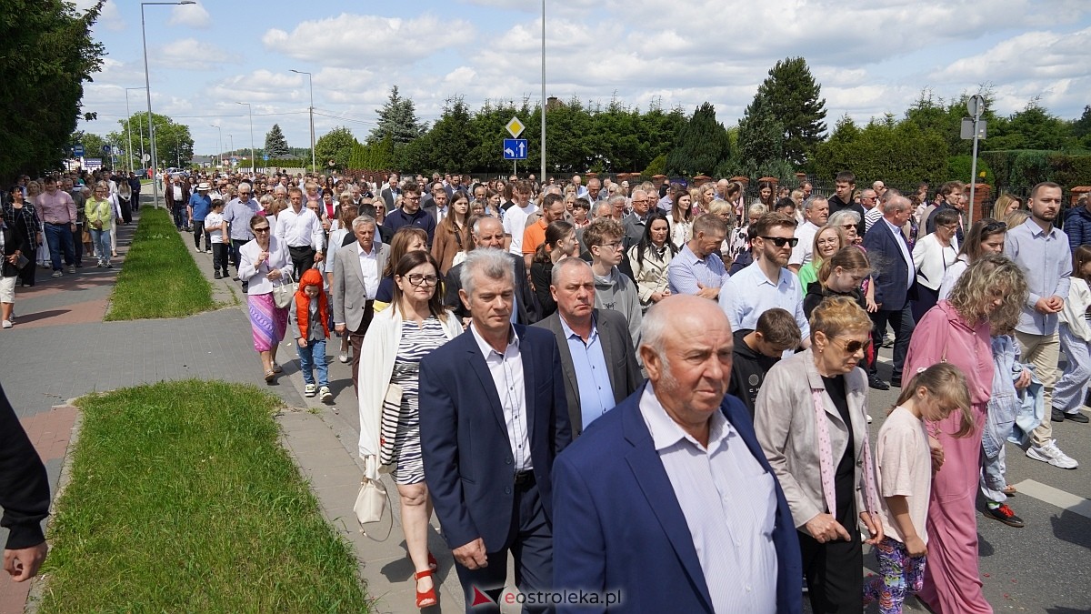 Procesja Bożego Ciała w parafii pw. NMP Królowej Rodzin [19.06.2025] - zdjęcie #28 - eOstroleka.pl
