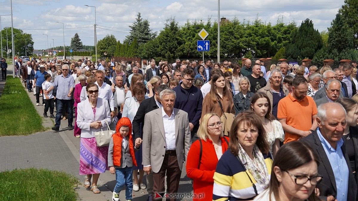 Procesja Bożego Ciała w parafii pw. NMP Królowej Rodzin [19.06.2025] - zdjęcie #22 - eOstroleka.pl