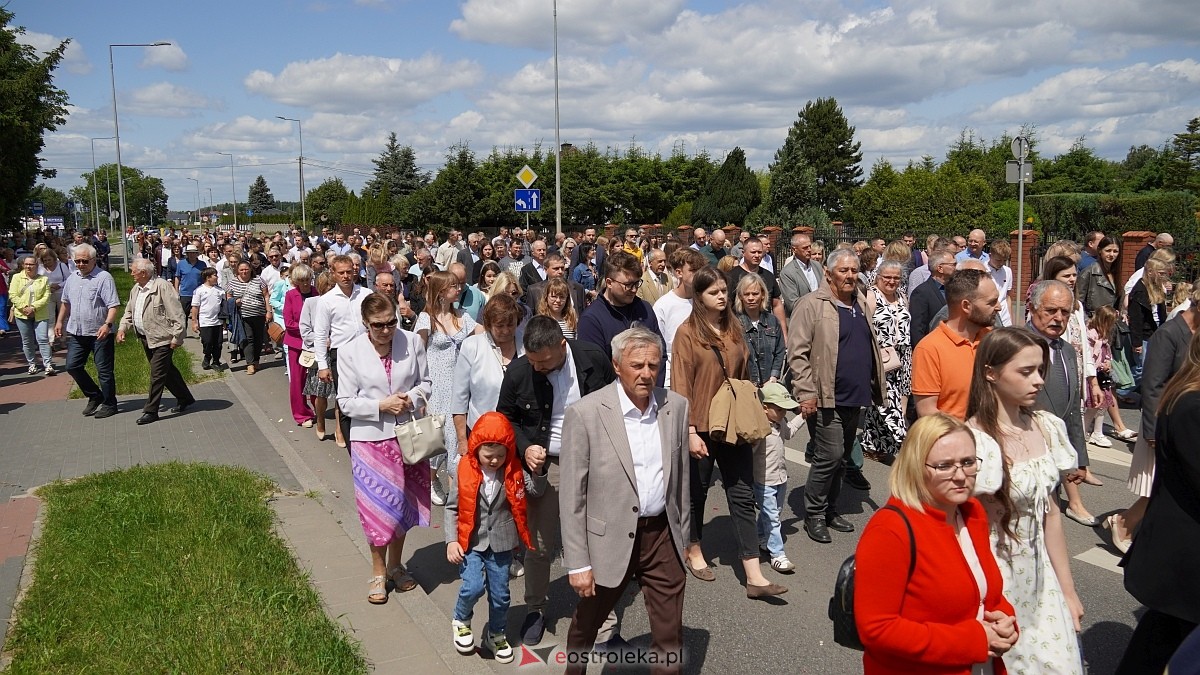 Procesja Bożego Ciała w parafii pw. NMP Królowej Rodzin [19.06.2025] - zdjęcie #19 - eOstroleka.pl
