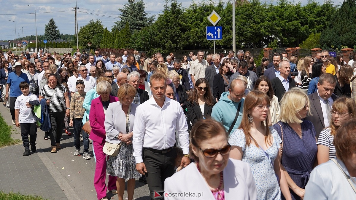 Procesja Bożego Ciała w parafii pw. NMP Królowej Rodzin [19.06.2025] - zdjęcie #16 - eOstroleka.pl
