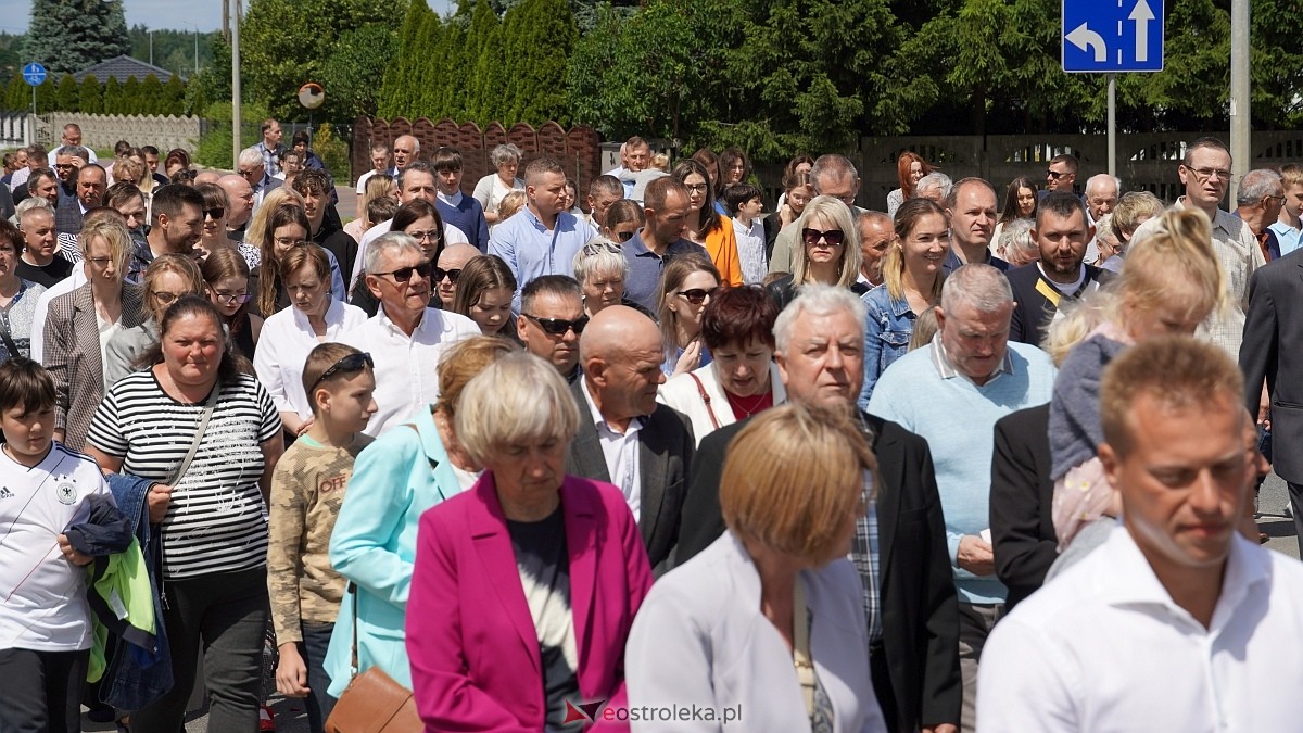 Procesja Bożego Ciała w parafii pw. NMP Królowej Rodzin [19.06.2025] - zdjęcie #14 - eOstroleka.pl