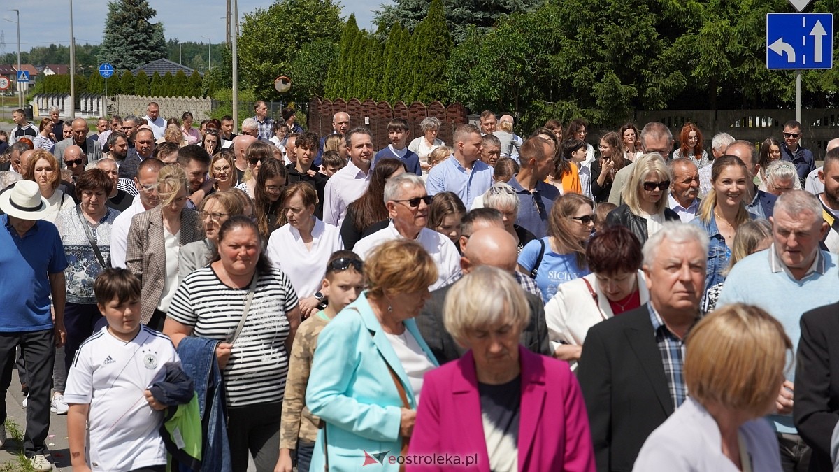 Procesja Bożego Ciała w parafii pw. NMP Królowej Rodzin [19.06.2025] - zdjęcie #13 - eOstroleka.pl