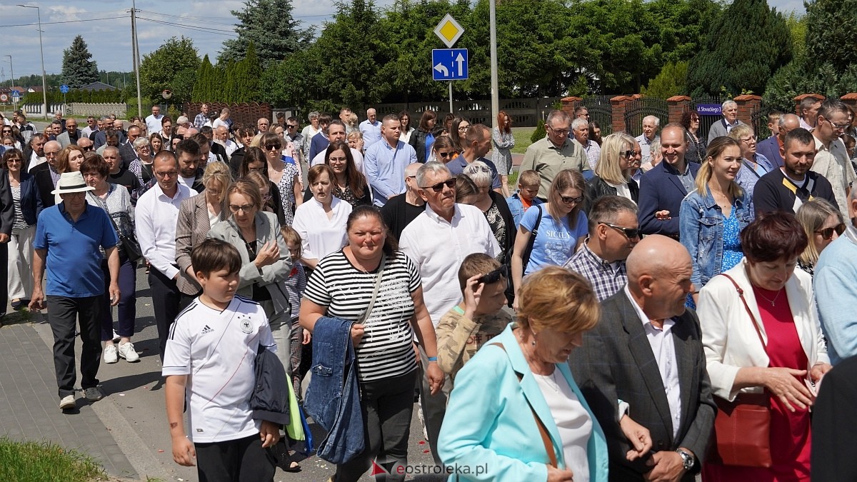 Procesja Bożego Ciała w parafii pw. NMP Królowej Rodzin [19.06.2025] - zdjęcie #10 - eOstroleka.pl
