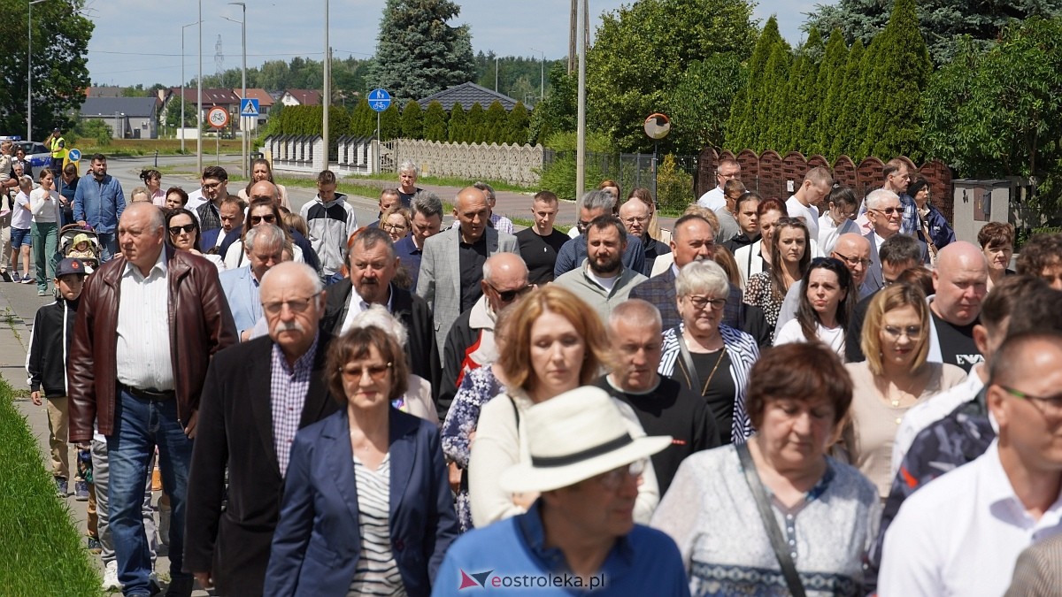 Procesja Bożego Ciała w parafii pw. NMP Królowej Rodzin [19.06.2025] - zdjęcie #8 - eOstroleka.pl