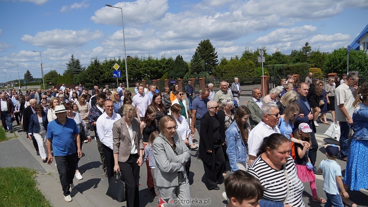 Procesja Bożego Ciała w parafii pw. NMP Królowej Rodzin [19.06.2025] - zdjęcie #7 - eOstroleka.pl