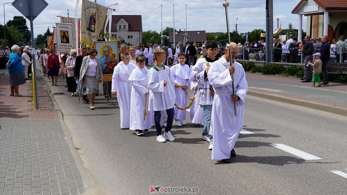 Procesja Bożego Ciała w parafii pw. NMP Królowej Rodzin [19.06.2025] - zdjęcie #114 - eOstroleka.pl