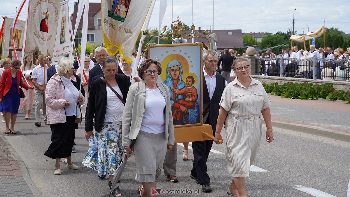 Procesja Bożego Ciała w parafii pw. NMP Królowej Rodzin [19.06.2025] - zdjęcie #108 - eOstroleka.pl