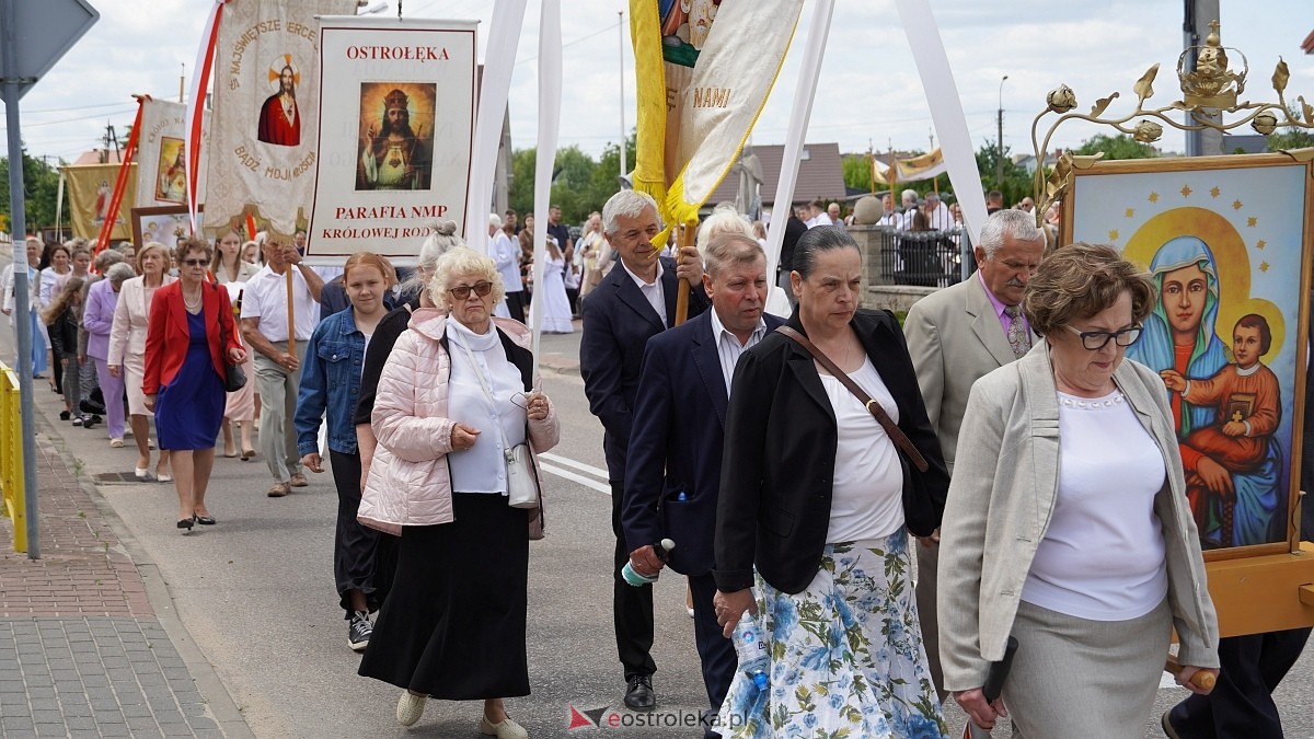 Procesja Bożego Ciała w parafii pw. NMP Królowej Rodzin [19.06.2025] - zdjęcie #99 - eOstroleka.pl