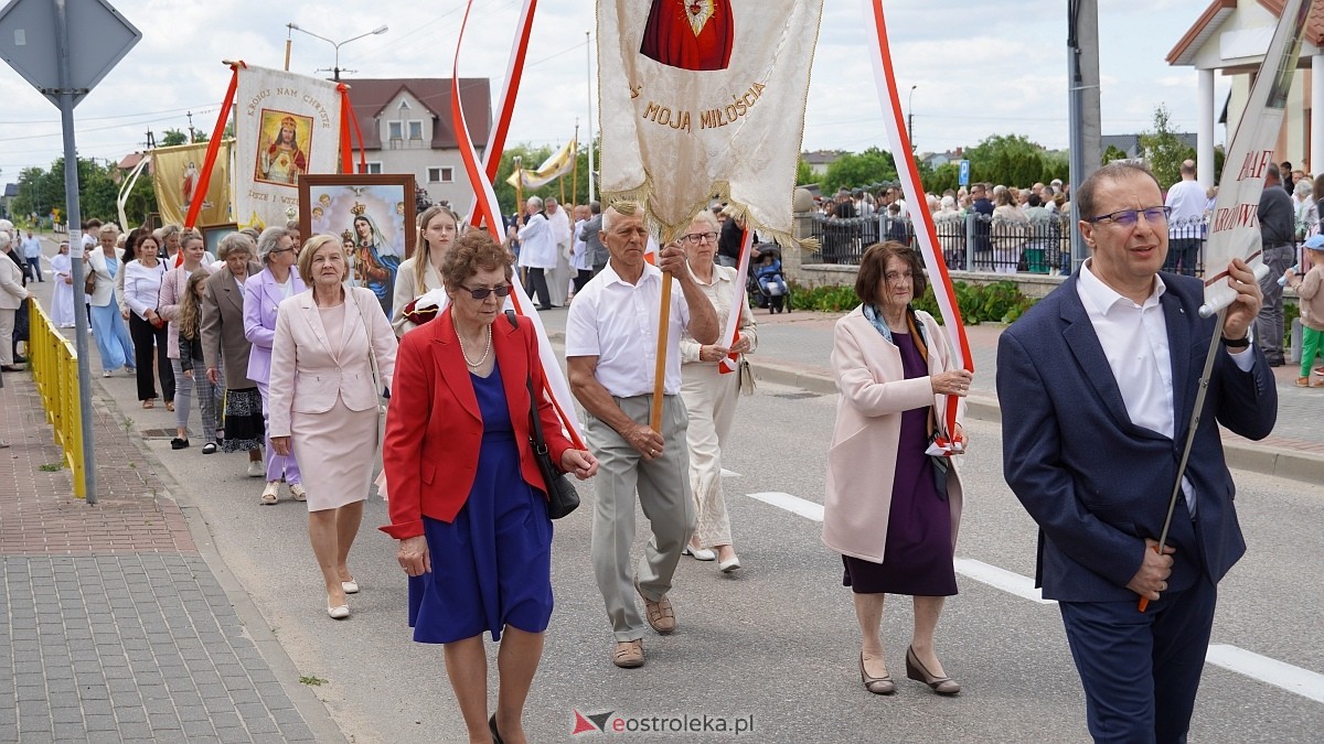 Procesja Bożego Ciała w parafii pw. NMP Królowej Rodzin [19.06.2025] - zdjęcie #87 - eOstroleka.pl