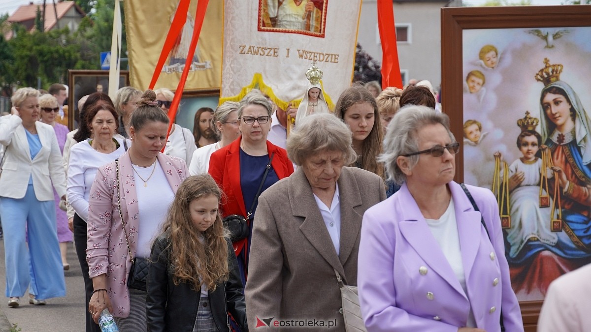Procesja Bożego Ciała w parafii pw. NMP Królowej Rodzin [19.06.2025] - zdjęcie #78 - eOstroleka.pl
